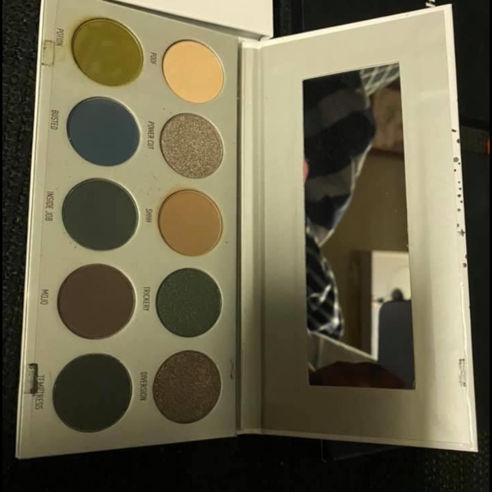 Morphe jaclynn hill bling boss ;dark magic palette